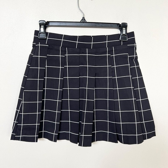 New WEAREVER Black Grid Plaid Pleated Windowpane Mini School Girl Skirt Women’s - Picture 2 of 7